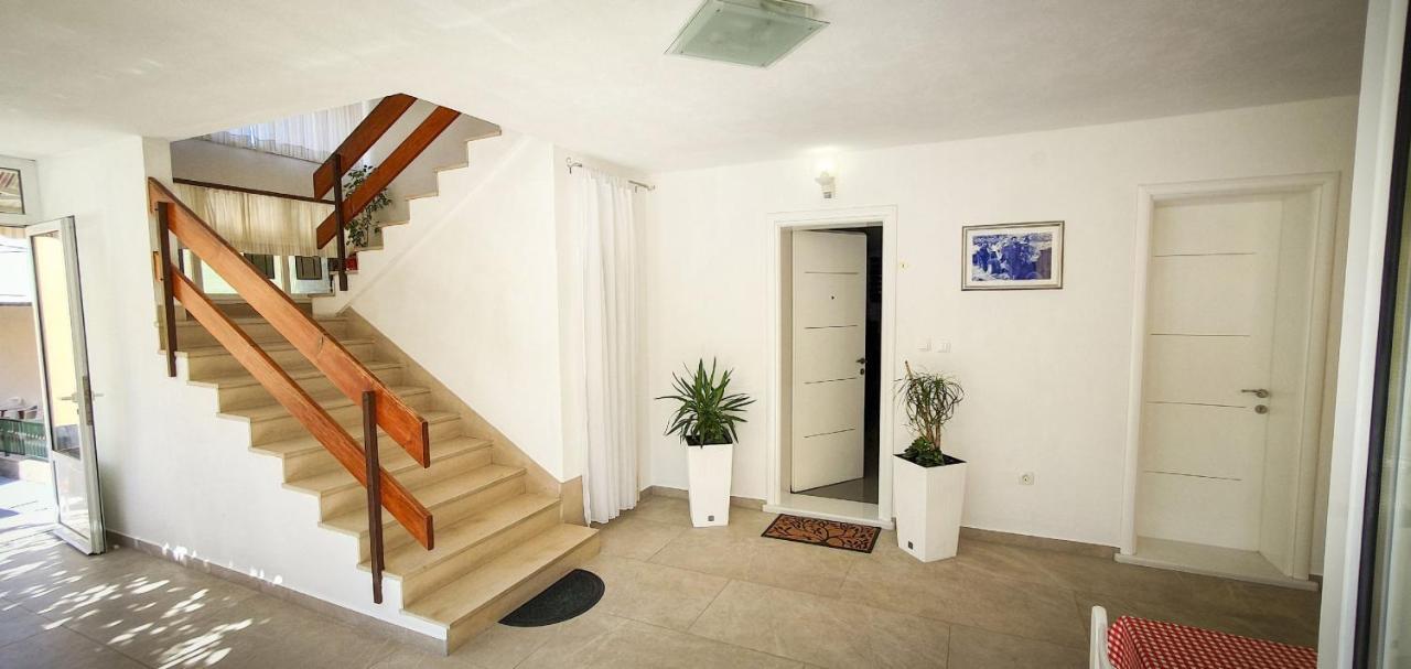 Deluxe Apartment F & M Tučepi Exterior foto